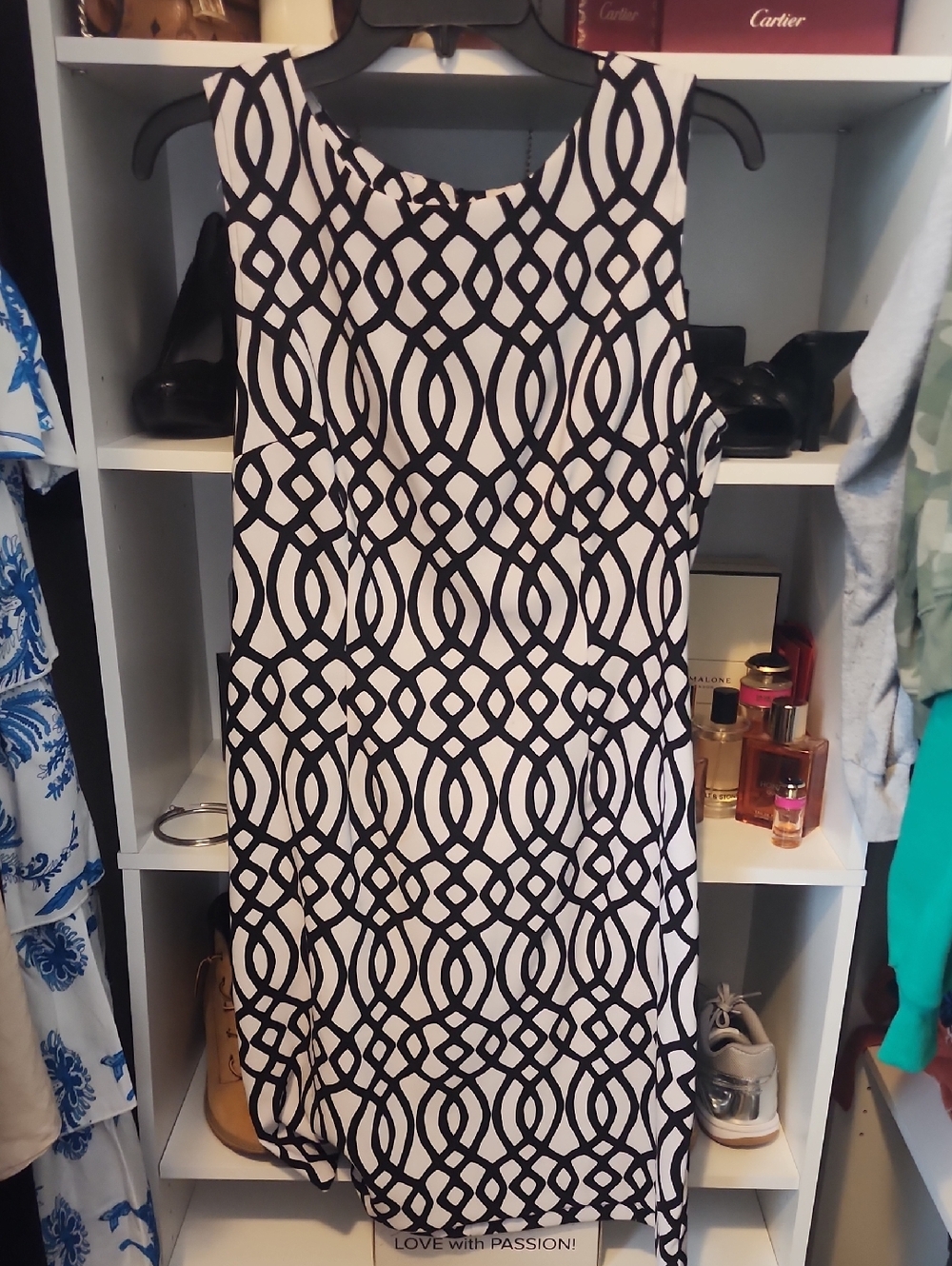 Sleeveless Black and White Geometric Shift Dress - Unbranded